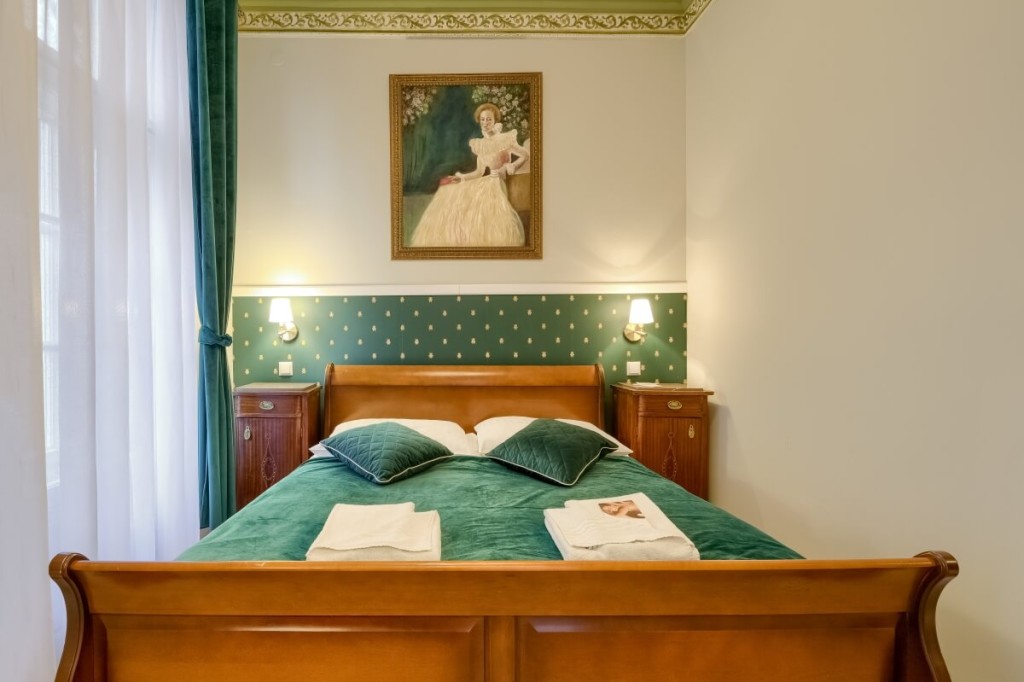 Każdy z pokoi w Małopolanka & SPA w Krynicy-Zdroju posiada stylowy wystrój