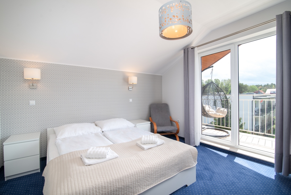 Ośrodek Wczasowo-Rehabilitacyjny BURSZTYN we Władysławowie dysponuje przestronnymi pokojami, które w większości posiadają balkony