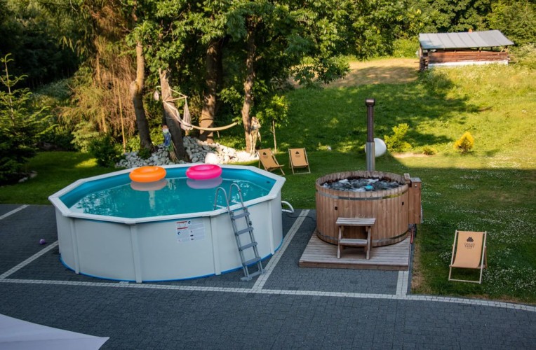 Latem goście Hotelu Grand Tatry w Białce Tatrzańskiej mają do dyspozycji basen