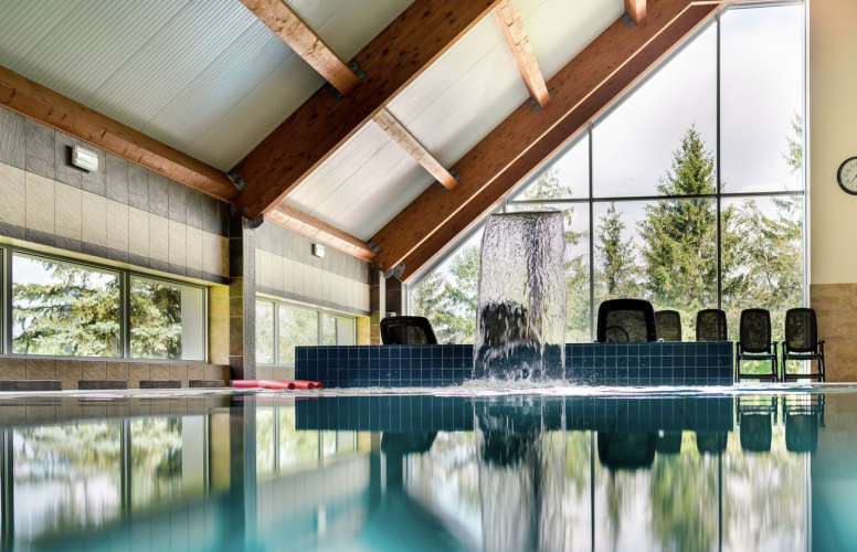 Strefa Wellness z krytym basenem w Górskim kompleksie turystycznym Czeszka i Słowaczka w Świeradowie-Zdroju