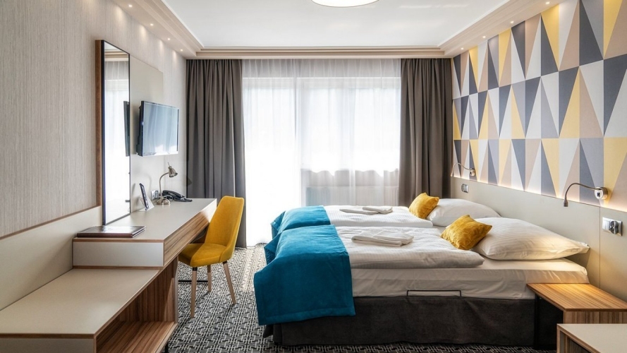 Hotel STOK w Wiśle oferuje swoim gościom komfortowe pokoje z łazienkami i innymi udogodnieniami
