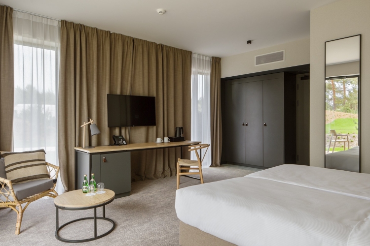 Saltic Resort & SPA w Łebie zapewnia gościom zakwaterowanie w komfortowych pokojach i apartamentach