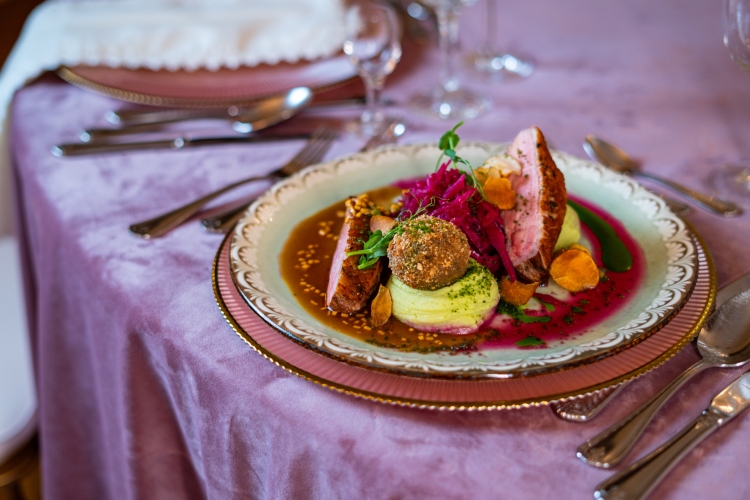 Wyjątkowa kuchnia to jeden z wielu atutów Zamku Dubiecko