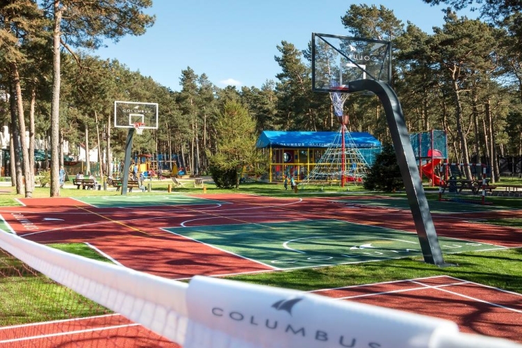 Hotel Columbus w Rowach