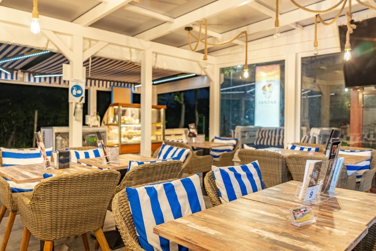 Kawiarnia La Caloria Sweet&aCoffee w Hotelu JANTAR w Rewalu