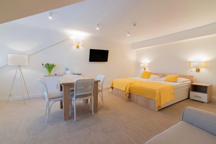 Goście Ośrodka Gawra w Wiknie mają do dyspozycji pokoje w wersji Premium i Komfort