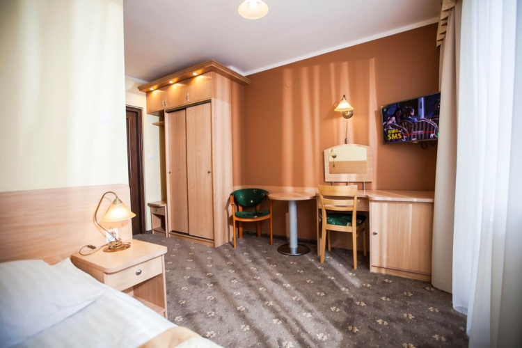 Hotel JANTAR w Rewalu