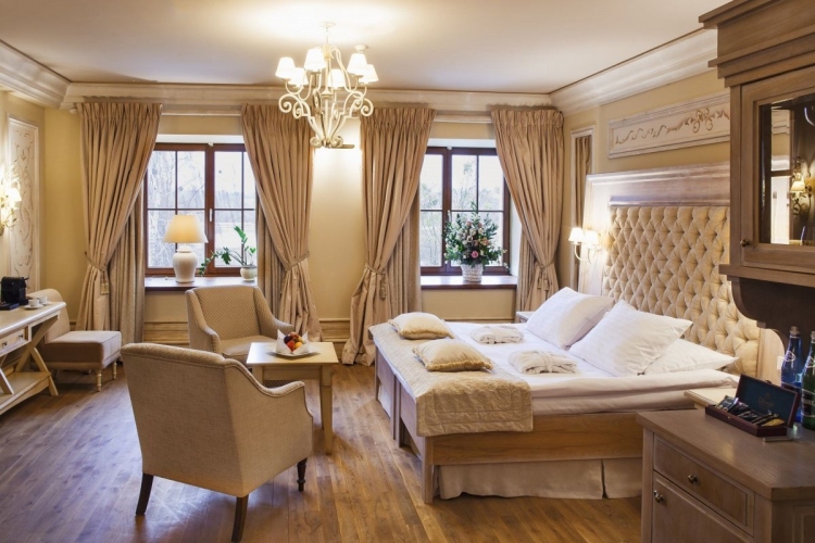 KRÓL KAZIMIERZ Hotel & SPA w Kazimierzu Dolnym oferuje swoim gościom aż 12 luksusowych apartamentów