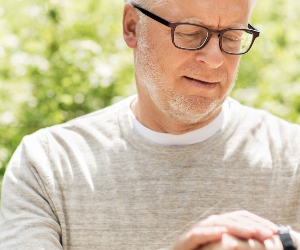 TOP 3 smartwatche dla osób 50+: Twoje zdrowie, bezpieczeństwo i wygoda na wyciągnięcie ręki