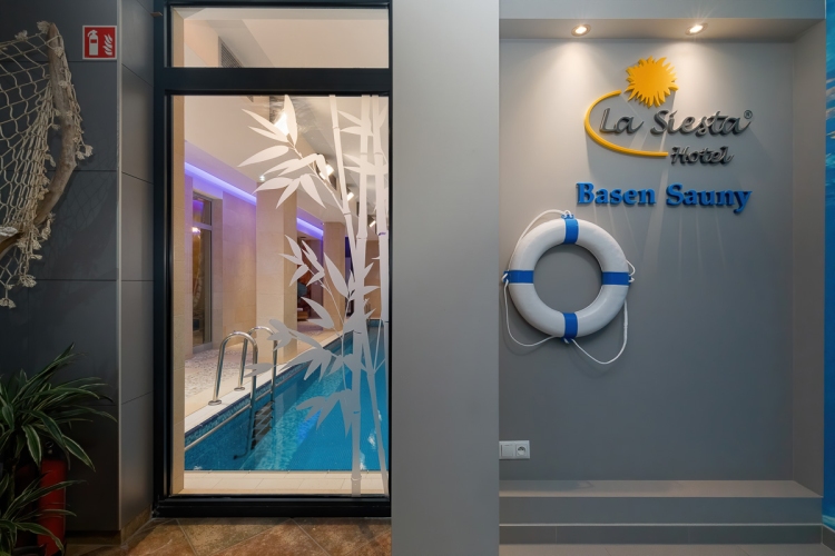 Hotel La Siesta & Medical SPA dysponuje basenem, strefą saun oraz bazą rehabilitacyjną