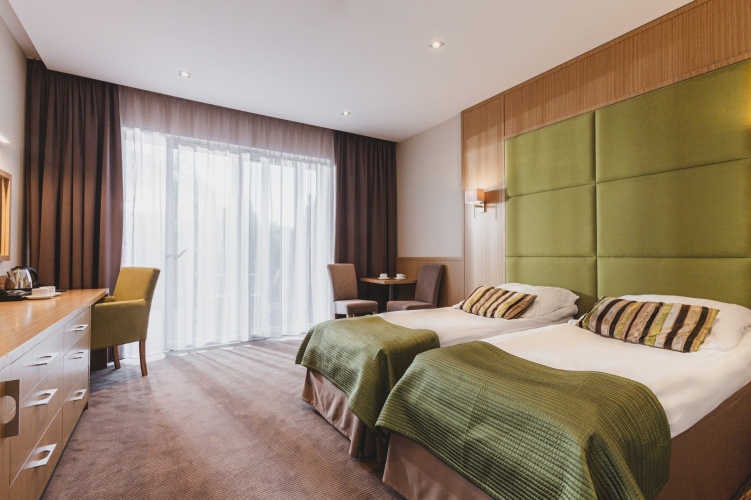 Hotel Kozi Gród w Pomlewie k. Gdańska dysponuje pokojami i apartamentami o zróżnicowanym standardzie