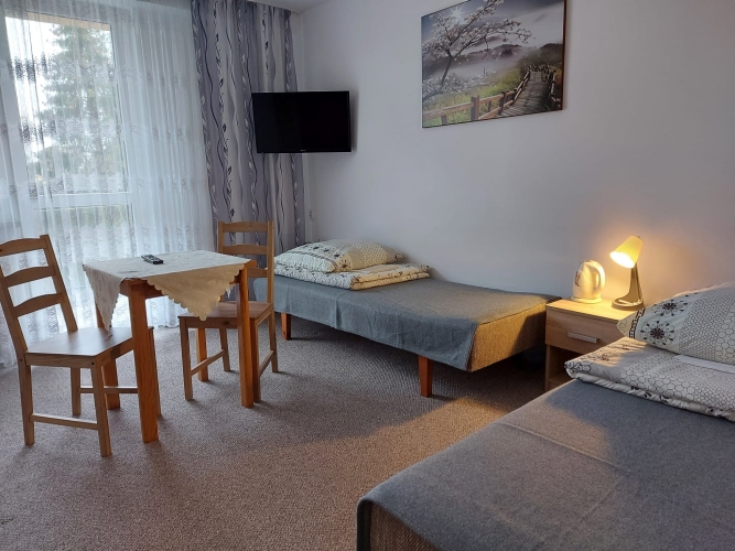 Ośrodek Wczasowy Rybitwa w Dźwirzynie oddaje do dyspozycji gości przytulne pokoje z podstawowymi sprzętami