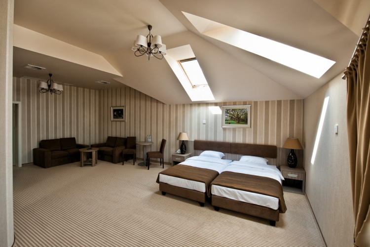 Ośrodek Rehabilitacyjny Polanika w Chrustach dysponuje pokojami rozmieszczony w budynku głównym i domkach 