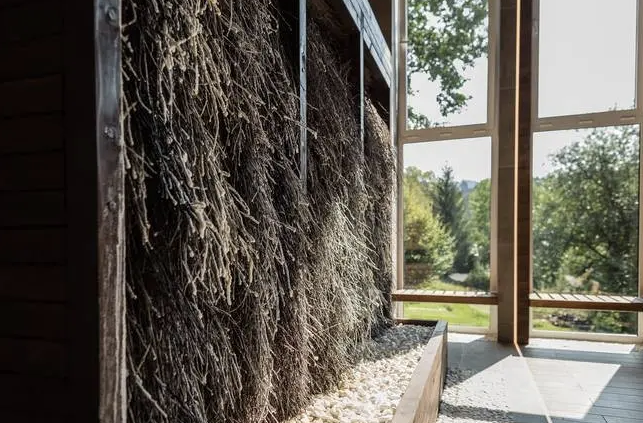 Jedną z atrakcji Centrum Rekreacji i Rehabilitacji Jubilat w Wiśle jest naturalna tężnia solankowa