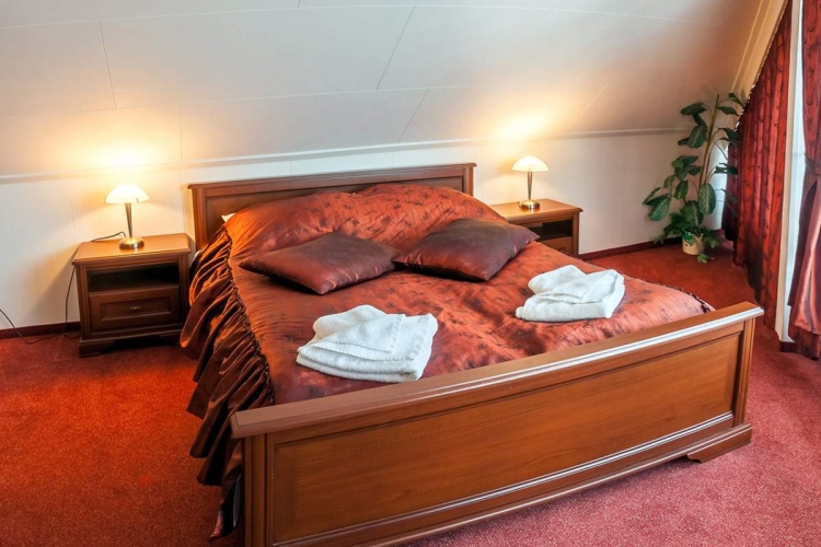 Ośrodek Rehabilitacyjno–Wypoczynkowy „Jaskółka” w Ustroniu to także komfortowy hotel oferujący noclegi w klimatyzowanych pokojach