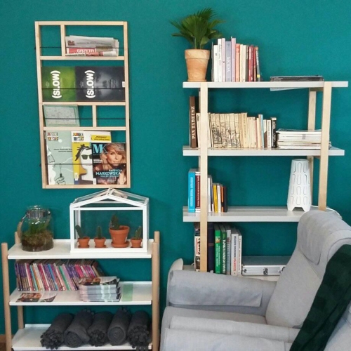 Podopieczni Prywatnego Domu Dziennego Pobytu ALTERNATYWY w Zielonej Górze mają do dyspozycji mini biblioteczkę