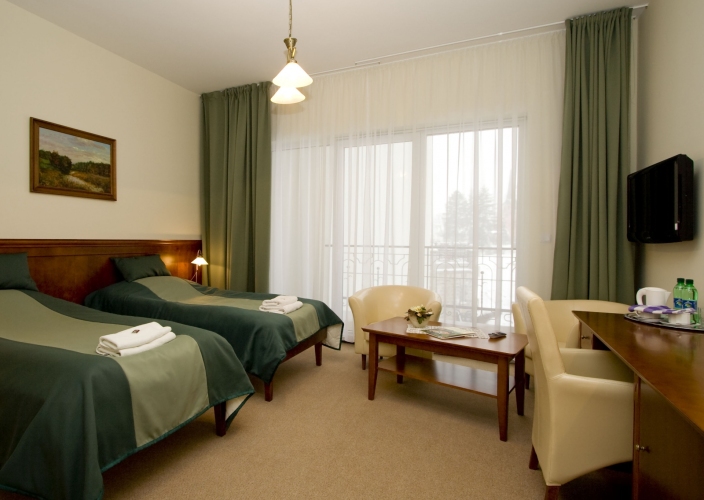 Prywatna Klinika Rehabilitacyjna w Krojantach dysponuje komfortowymi pokojami, które znajdują się w kilku obiektach