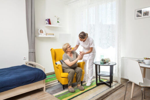 Mieszkańcy Apartamentów Senioralnych - Rezydencja Na Dyrekcyjnej we Wrocławiu mają zapewnioną profesjonalną opiekę