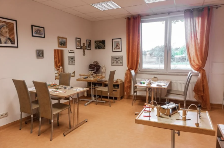 Centrum Rehabilitacji SAWIMED w Sawicach-Wsiach dysponuje profesjonalnie wyposażoną salą do terapii zajęciowej