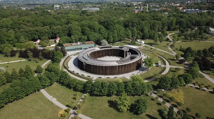 Jedną z atrakcji Buska-Zdroju jest tężnia solankowa