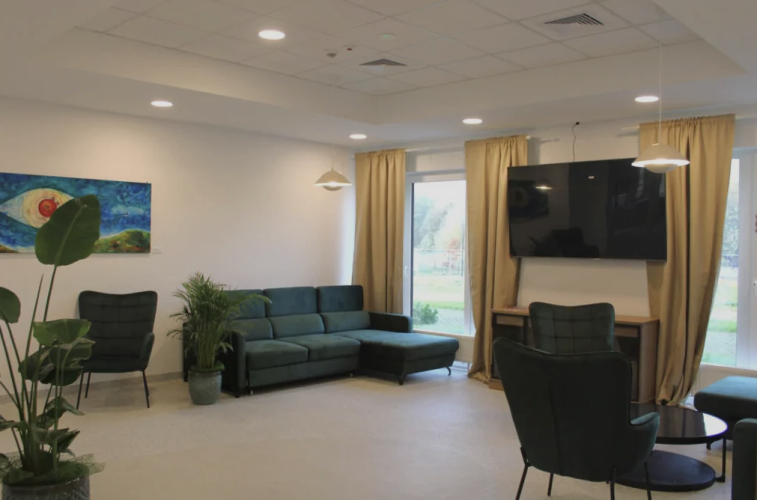 OSTOJA SENIORA Mieszkania z opieką dla osób starszych w Łodzi - wspólny salon