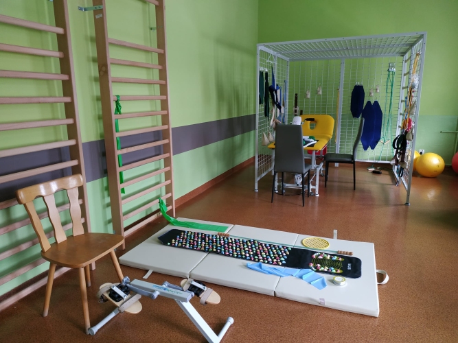 W Dziennym Domu SENIOR+ w Szczytnej znajduje się profesjonalnie wyposażona sala do rehabilitacji