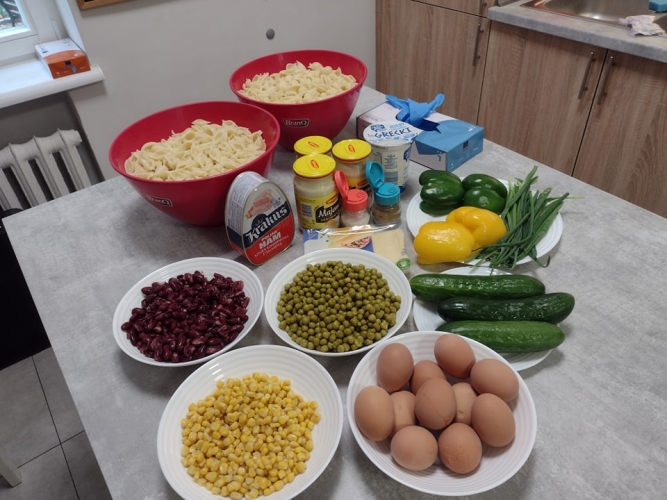 Uczestnicy Dziennego Domu SENIOR+ w Środzie Wielkopolskiej chętnie uczestniczą w zajęciach kulinarnych