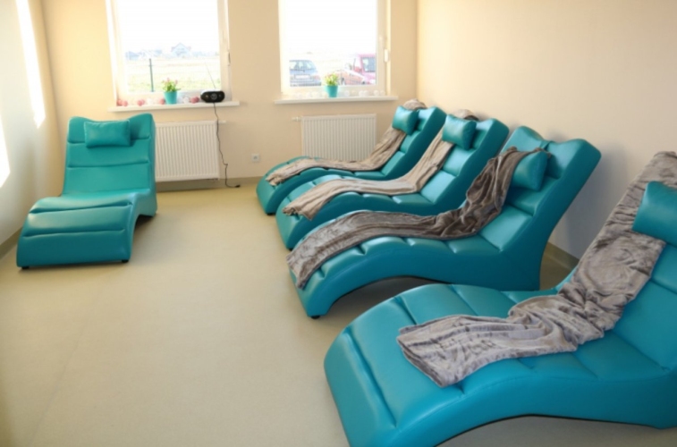 Na terene Dziennego DOmu SENIOR+ w Latowicach dostępna jest także wypoczywalnia