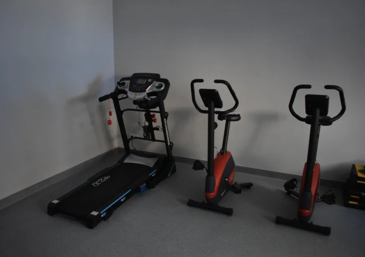 Na terenie Dziennego Domu SENIOR+ w Krotoszynie znajduje się sala do kinezyterapii
