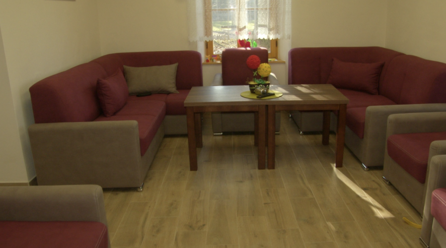 WNętrza Dziennego Domu SENIOR+ w Besku są przytulne i dostosowane do potrzeb osób niepełnosprawnych 