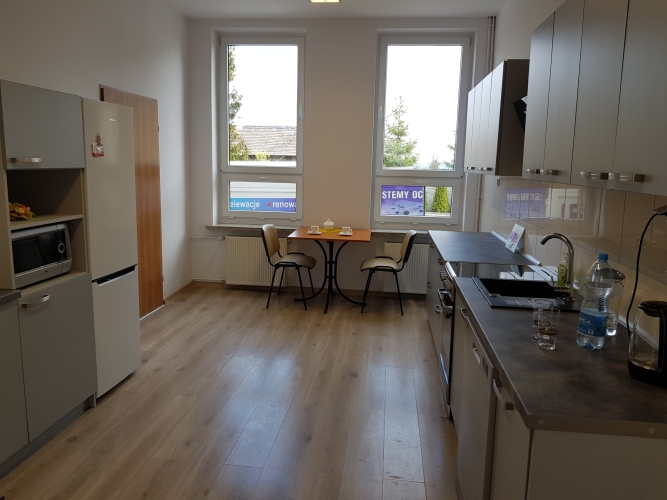 Ogólnadostępna kuchnia to jedno z pomieszczeń będących do dyspozycju uczestników Dziennego Domu SENIOR+ w Czerwieńsku