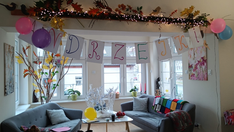 Sercem Dziennego Domu SENIOR+ w Międzyrzeczu jest przytulny pokój dzienny