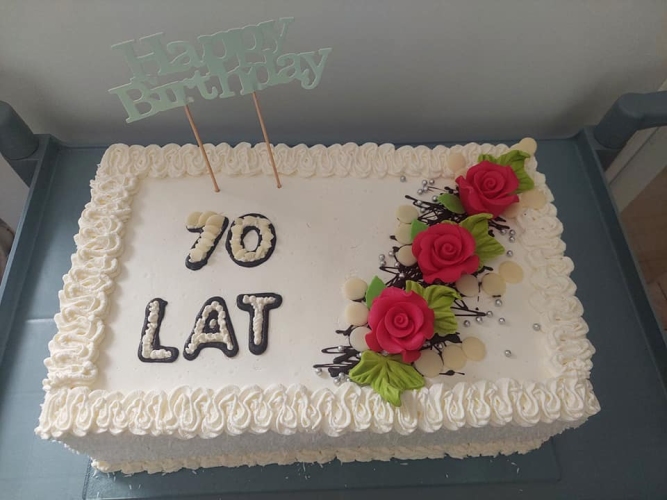 Uczestnicy Dziennego DOmu SENIOR+ w RAchcinie  wspólnie celebrują ważne święta oi jubielusze