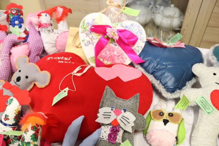 Dzienny Dom SENIOR+ w Maziarni - terapia zajęciowa obejmuje między innymi zajęcia plastyczne