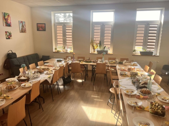 Uczestnicy Dziennego Domu SENIOR+ w Podlesiu Machowskim wspólnie celebrują ważne wydarzenia i święta