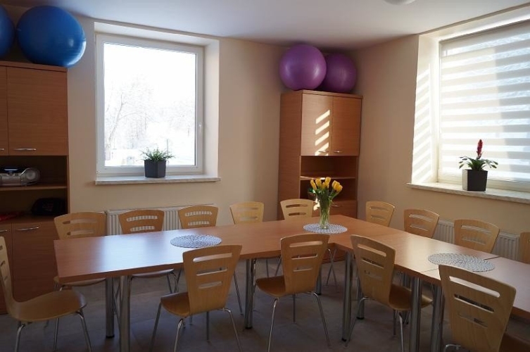 To miejsce, które pełni rolę świetlicy, sali spotkań i stołówki - Dzienny Dom SENIOR+ w Marcyporębie