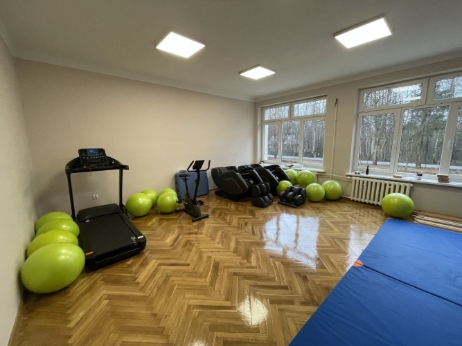Dzienny Dom SENIOR+ w Ruskim Brodzie dysponuje profesjonalnie wyposażoną salą do rehabilitacji ruchowej