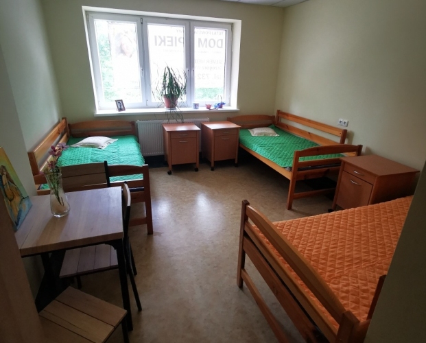 Dom Opieki im. Bł. K. Kózkówny w Prztbysławicach - jeden z pokoi 3-osobowych