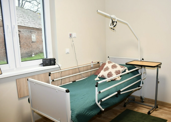 Centrum Opiekuńczo - Mieszkalne w Pakości dysponuje pokojami 1-osobowymi dla osób przbywających na tereie ośrodka przez całą dobę