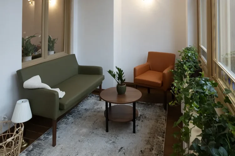 Dzienny Dom SENIOR+ w Toruniu (Bydgoska 52) - Na terenie ośrodka zaaranżowano przytulny kącik, gdzie seniorzy mogą napić się herbaty  porozmawiać