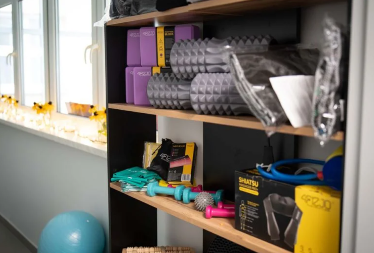 Dzienny Dom SENIOR+ w Rybniku dysponuje salą do ćwiczeń wyposażoną w profesjonalny sprzęt