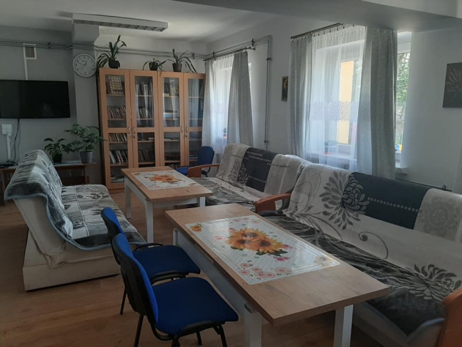 Pomieszczenie klubowe - salon w Dziennym Domu SENIOR+ w Limanowej