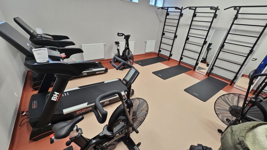 Dzienny Dom SENIOR+ w Prudniku dysponuje świetnie wyposażoną salą do rehabilitacji ruchowej 