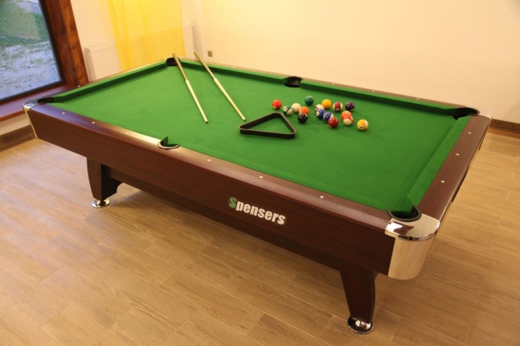 Bar ze stołem bilardowym to jedna z wielu atrakcji dostępnych na terenie Luksusowego Ośrodka Wczasowego BLUE RESORT we Władysławowie