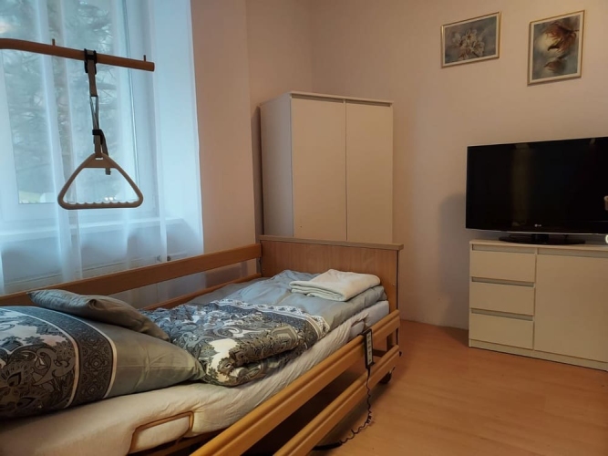 Jeden z pokoi przygotowanych dla seniorów w Domu Seniora Przyjaźń w Wejherowie