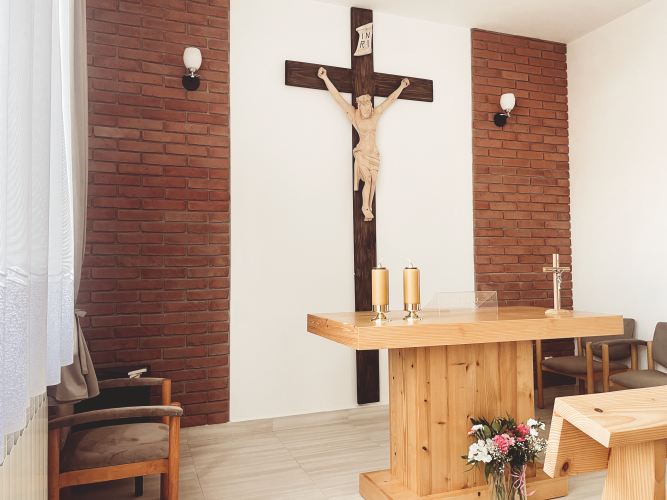 Dom Opieki „Wioska Seniora” w Gromniku dysponuje własną, kameralną kaplicą 