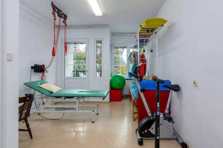 Sala rehabilitacyjna w Domu Artystów Weteranów Scen Polskich w Skolimowie