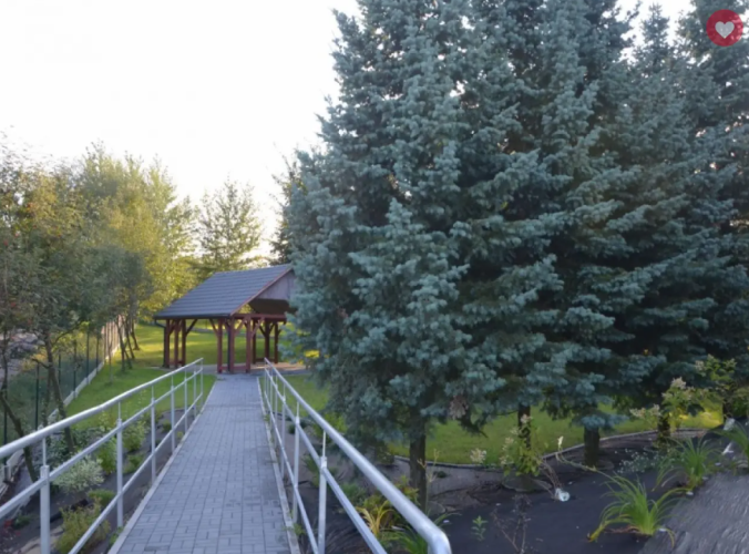 Zakład Pielęgnacyjno-Rehabilitacyjny LASOTA w Kocikowej dysponuje ogrodem