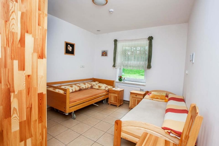 Dom Seniora „Nad Korzeńcem” w Kobiórze oferuje swoim podopiecznym komfortowe zakwaterowanie