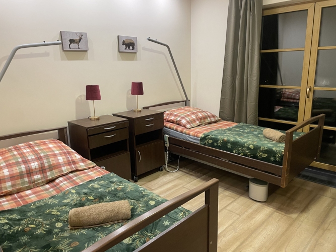 Jeden z pokoi 2-osobowych w Centrum Rehabilitacji Zielone Wzgórze w Kielnie